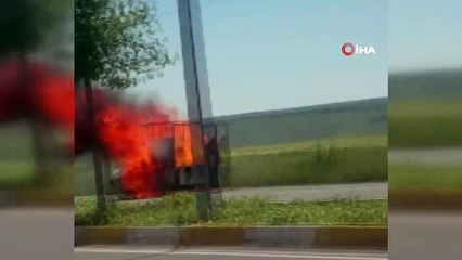 Seyir halindeki kamyonet cayır cayır yandı