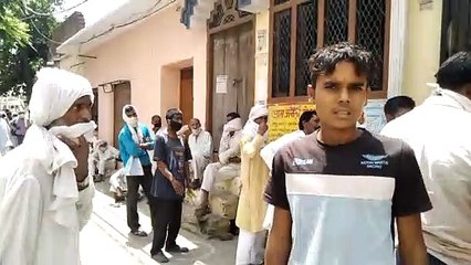 तीन दिन की छुट्टी के बाद खुलें बैंक ,बैंको के बाहर लगी लंबी कतार