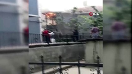 Alev alev yanan ev küle döndü