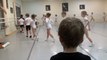 Sophia, Isabella e Alice Aula de Ballet - Aula 1 - Os primeiros passos na coreografia. Alongamento