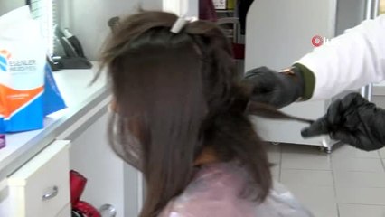 Esenler'de açılışın ilk gününde berber ve kuaförler denetledi