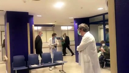 Gritos de "fuera" a Iñigo Urkullu, la consejera de Salud y el director de Osakidetza en su visita al Hospital de Cruces