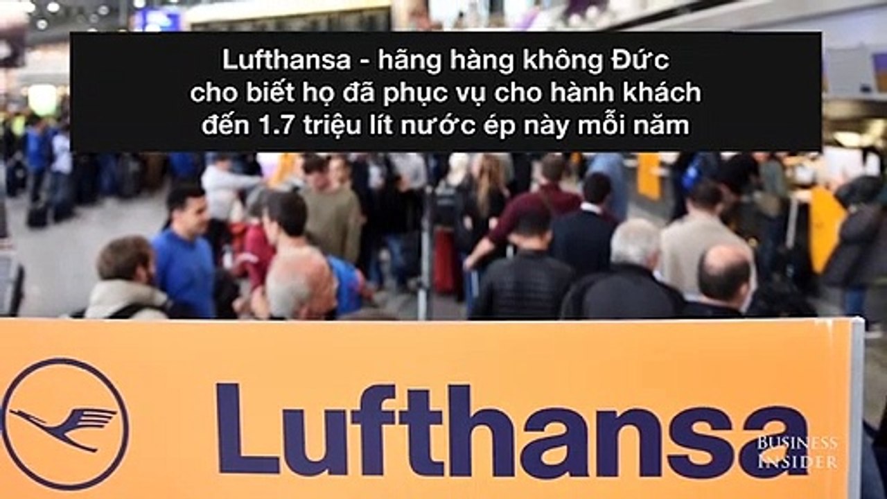 Tại sao người ta hay uống nước cà chua khi trên máy bay?