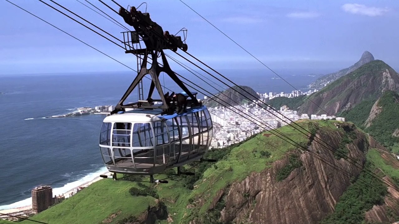 James Bond MOONRAKER Film - Clip with Roger Moore and Richard Kiel - Cable Car Fight