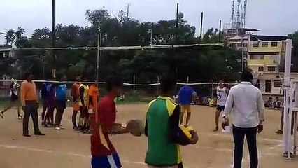 रायपुर के सप्रेशाला मैदान में स्पोट्र्स अथॉरिटी ऑफ इंडिया का वॉलीवाल ट्रायल मैच