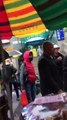 Lừa đảo ăn thử kẹo tại chợ Trung Quốc