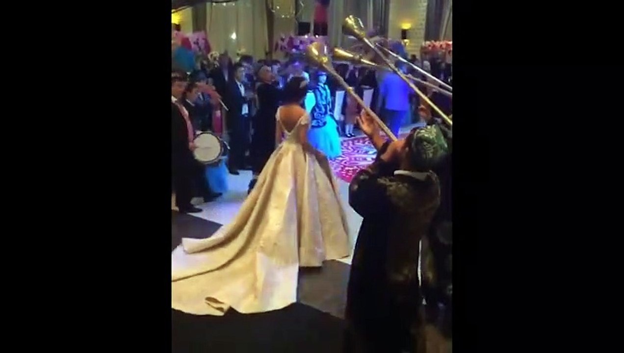 Choáng ngợp với những chiếc váy cưới siêu lộng lẫy