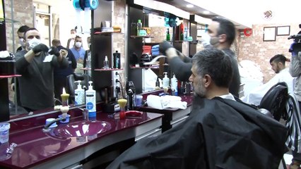 Sultanbeyli'nde kuaför ve berber salonları bereket duasıyla açıldı