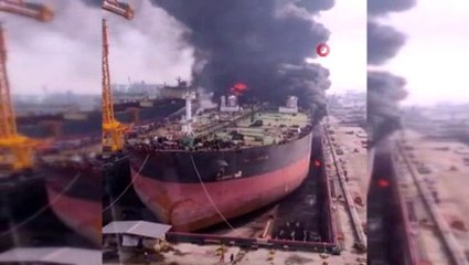 Endonezya'da petrol tankerinde yangın: 22 yaralı