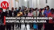 Con música y regalos, reconocen a madres médicas en Guadalajara