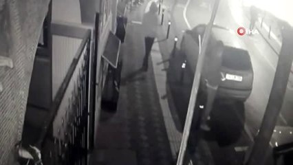 İstanbul'da amatör futbolcuya kapkaç dehşeti kamerada