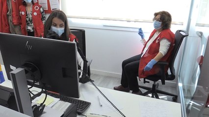 La Reina Letizia, al pie del cañón como voluntaria de la Cruz Roja