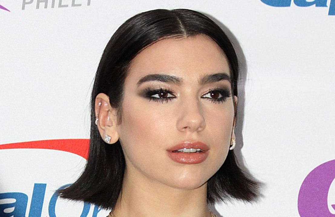 Dua Lipa craignait qu'écrire des chansons joyeuses n'était pas assez cool