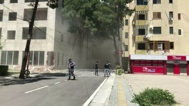 Godinat e dëmtuara nga tërmeti, shembet me eksploziv ndërtesa në Durrës