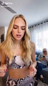 Elle a fait croire à sa mère que son dos a craqué à cause de son père, alors que c’était des crackers !