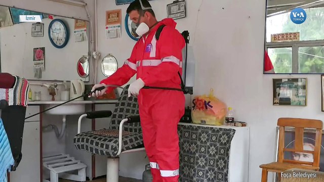 İzmir'de Berberler ve Alışveriş Merkezleri Açıldı