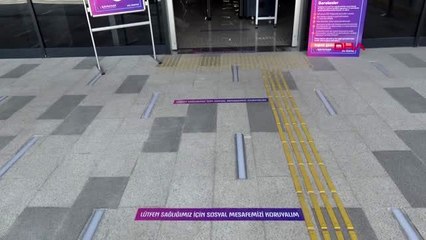 Mersin'de AVM'ler, sıkı önlemlerle açıldı