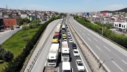 Kısıtlamanın ardından Tuzla'da İstanbul'a giriş-çıkış denetiminde uzun araç kuyruğu oluştu