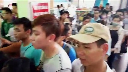 Từng đoàn người kéo về các bến xe về quê nghỉ lễ 2/9