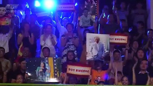 Cựu thành viên T-ara xuất hiện trong phần biểu diễn của Trấn Thành với bối cảnh... ảnh thờ