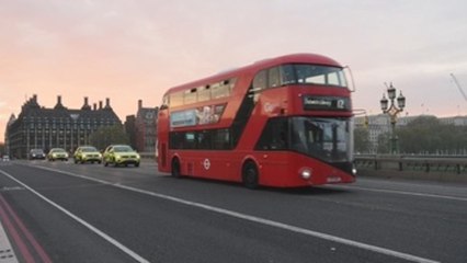 La desescalada de Johnson rompe el consenso con la oposición y las autonomías