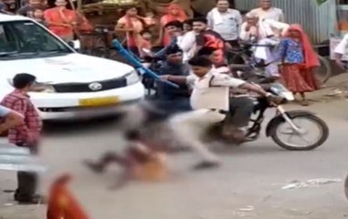 Download Video: Madhya Pradesh: Police Officer Thrashes Mentally Unstable Man In Bhind