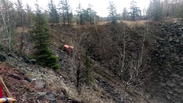 Il rate sa marche arrière en 4x4 dans une pente... Douloureux