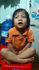 Em bé 3 tuổi hát bài như một giấc mơ