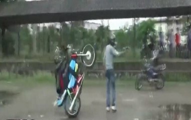 Bikers Put Lives At Risk To Display Stunts In MP’s Chhindwara