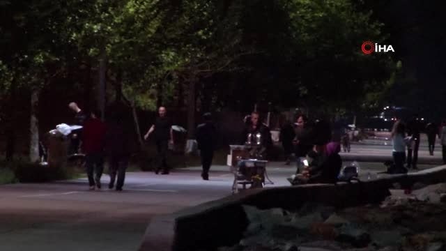 Vatandaşlar sahile koştu, sosyal mesafe kuralı unutuldu