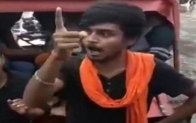 Local Boy Mimicks Lalu Prasad Yadav Over Floods In Patna