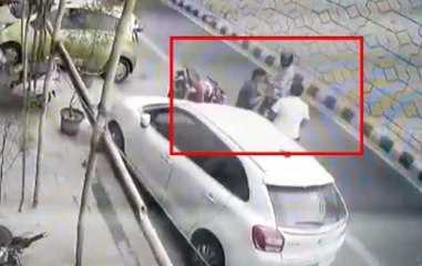 CCTV Footage: Goons Brandish Pistol, Snatch Belongings Of A Person