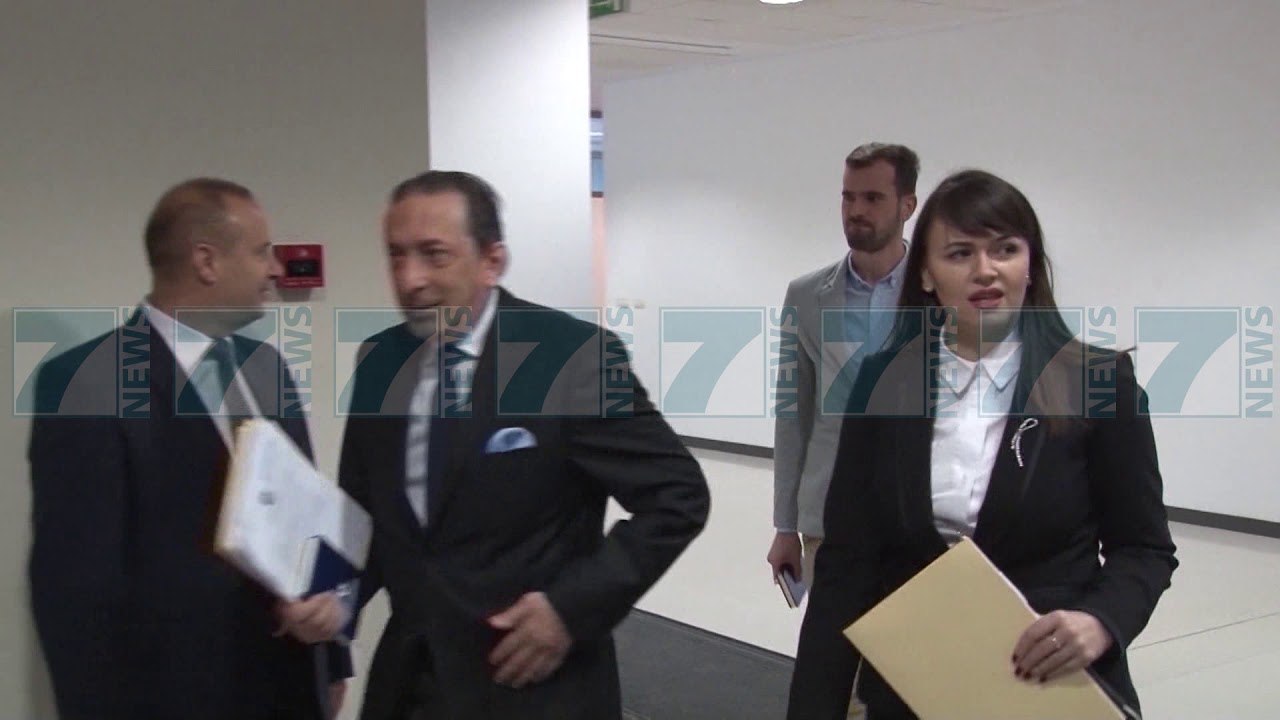IZOLOHET ALBIN KURTI, KONTAKTE ME ZYRTARIN QE DYSHOHET PER COVID - News, Lajme - Kanali 7