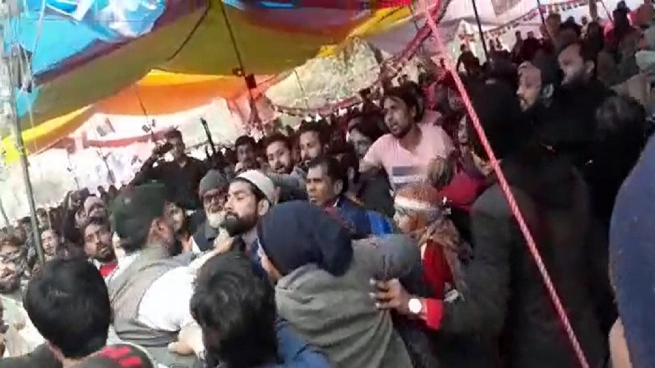 Anti-CAA Protests: Chaos Erupted Near 'Ghanta Ghar' Area In Lucknow