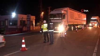 Seyahat kısıtlaması kalkan Şanlıurfa girişinde araç yoğunluğu yaşandı