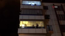 Amasya'da eğlence sokakta, vatandaşlar balkonda