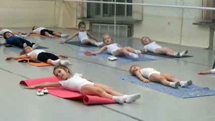 Sophia, Isabella e Alice Aula de Ballet - Aula 6 - coreografia. Alongamento