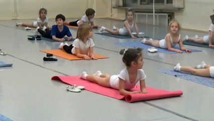 Sophia, Isabella e Alice Aula de Ballet - Aula 8 - coreografia. Alongamento