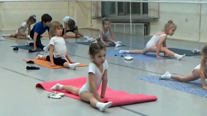 Sophia, Isabella e Alice Aula de Ballet - Aula 10 - coreografia. Alongamento