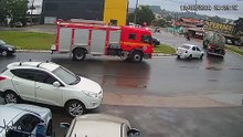 Nada como ter um camião de bombeiros na hora certa