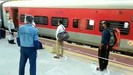 A special train with 1200 passengers stranded at the lockdown reached Bankura from Bangalore.