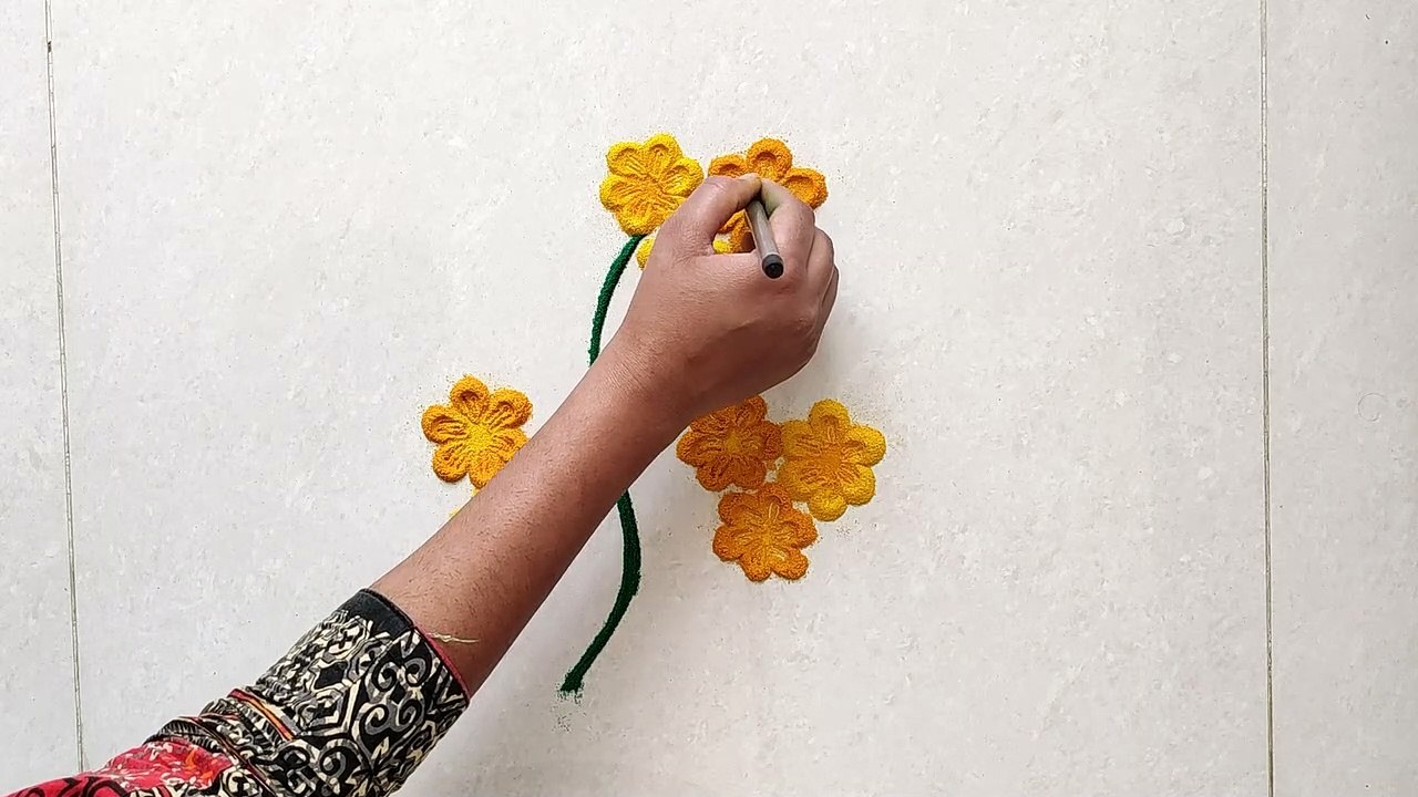Easy , Small and Beautiful  Rangoli design जो आप भी बना लेंगे |Easy and Creative Flower Kolam
