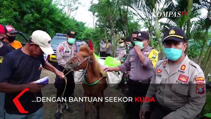 Antar Bantuan Hingga Pelosok, Polisi Gunakan Bantuan Kuda