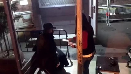 Türk polisinden yabancı uyruklu hamile kadına yardım eli