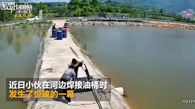 Souder 2 barils d'essence ensemble ? Mauvaise idée !