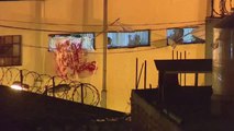 Las reclusas de una cárcel de Lima piden ayuda desde las ventanas frente al coronavirus