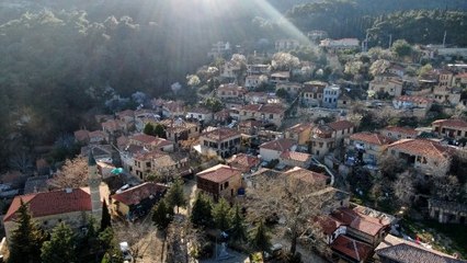 Çanakkale'de bulunan Yeşilyurt köyünde fotoğraf çekmek isteyenler muhtarlığa para ödemek zorunda