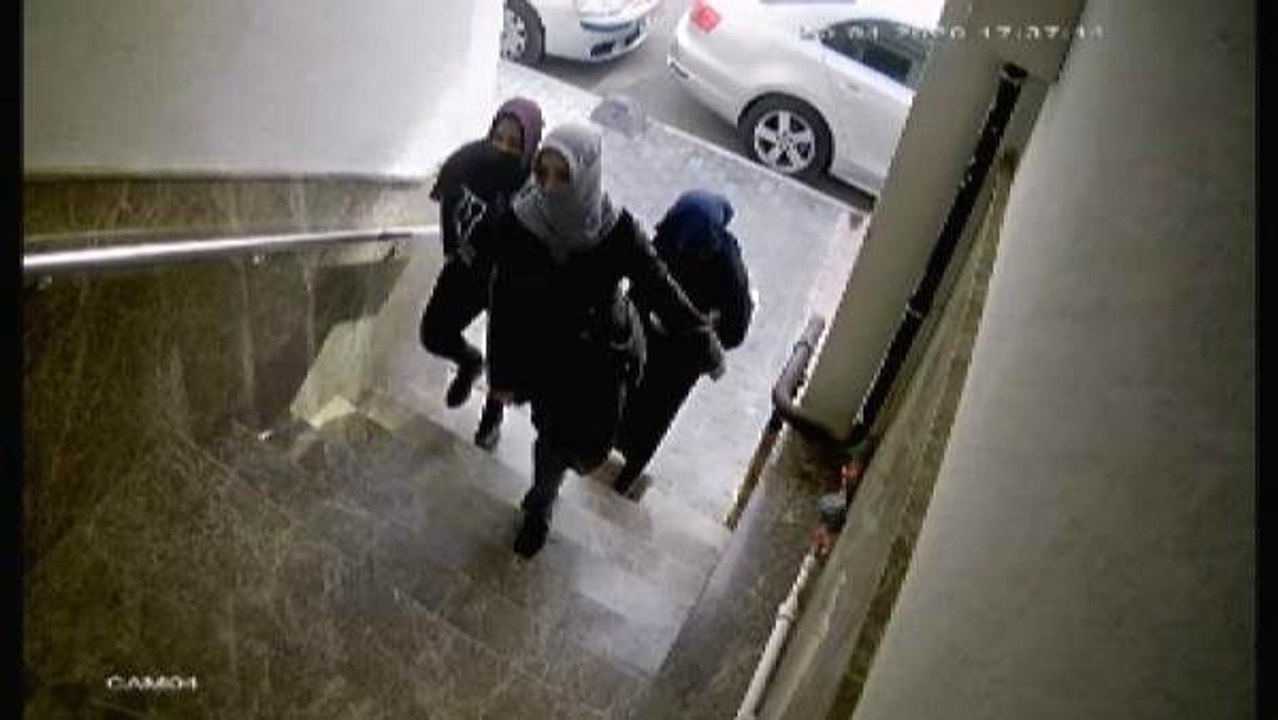 Üsküdar'da evden hırsızlık yapan kadın şüpheliler kamerada