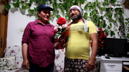 Kadın kıyafeti giyerek bir günlüğüne eşinin annesi oldu