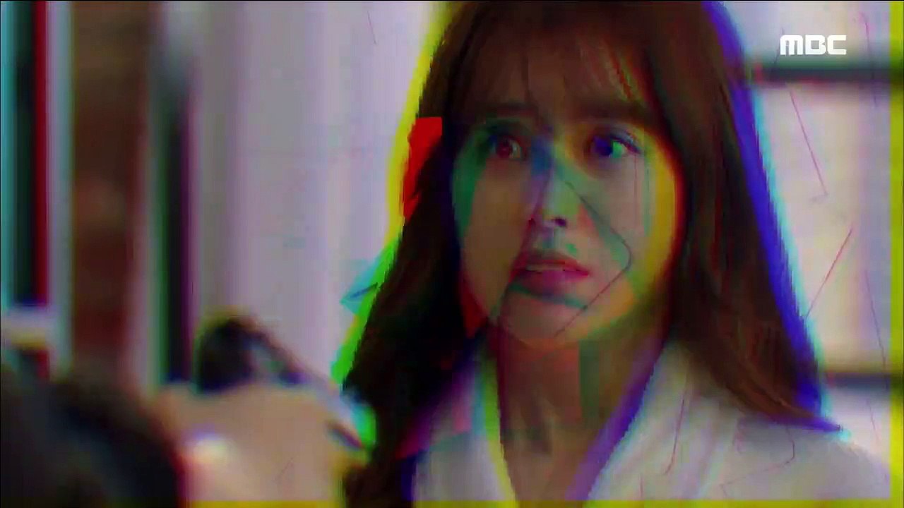 Lee Jong Suk chĩa súng đe dọa Han Hyo Joo